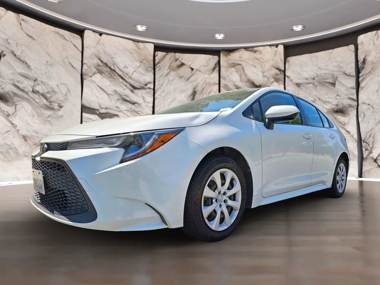 Used 2021 Toyota Corolla LE image 2