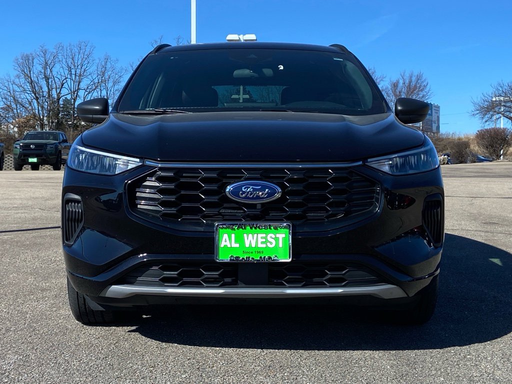 Used 2023 Ford Escape ST-Line w/ Tech Pack #1 AWD/4WD image 3