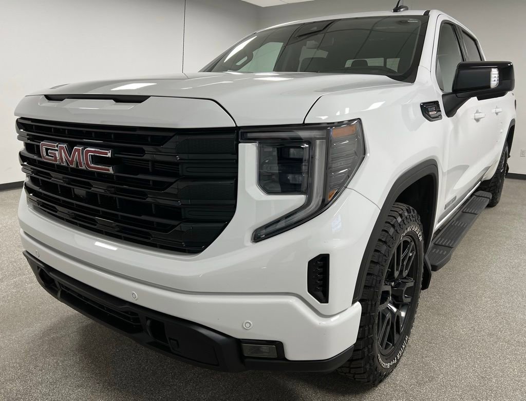 Used 2025 GMC Sierra 1500 Elevation w/ Elevation Premium Package image 4