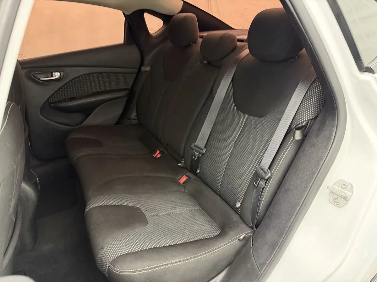 Used 2016 Dodge Dart SXT FWD image 12