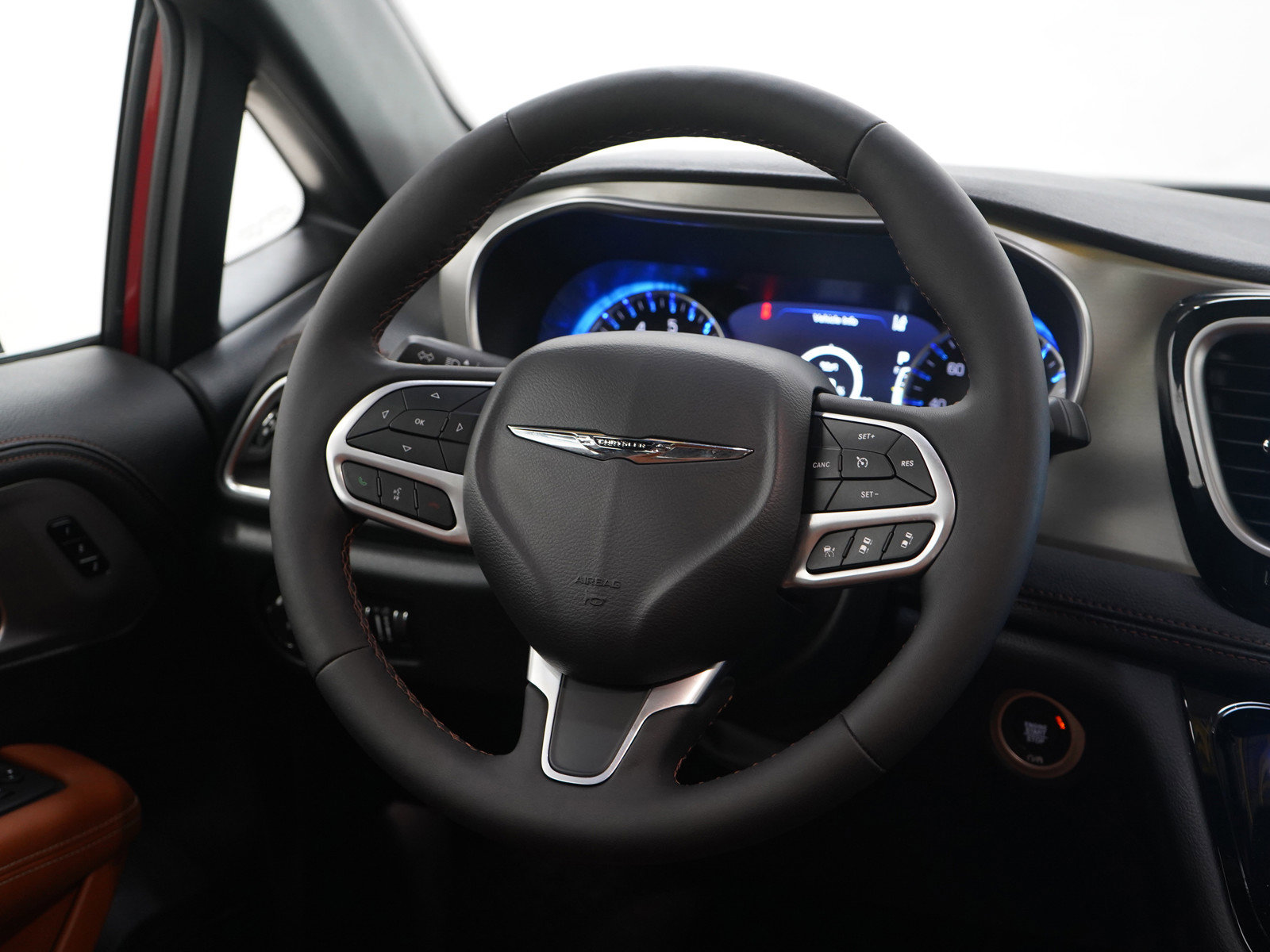 Used 2025 Chrysler Pacifica Pinnacle w/ Trailer Tow Group image 15