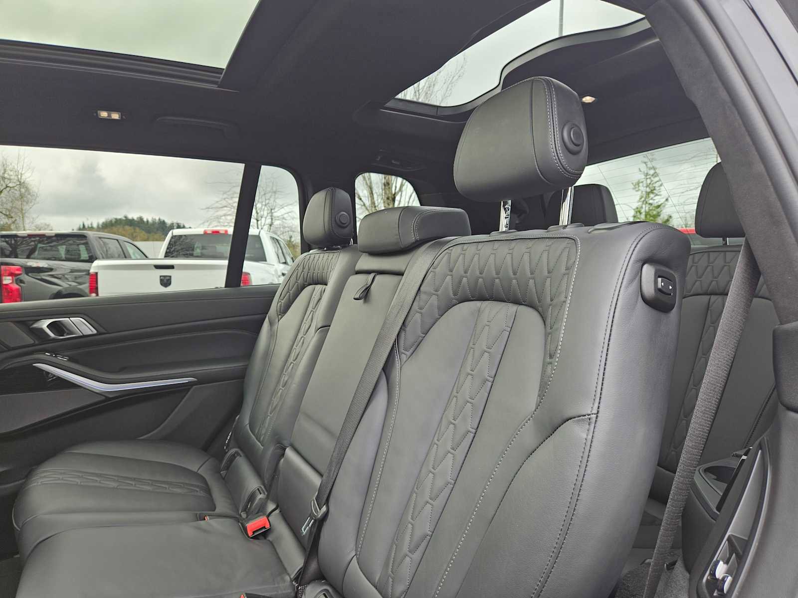 Used 2023 BMW X7 M60i w/ Climate Comfort Package image 42