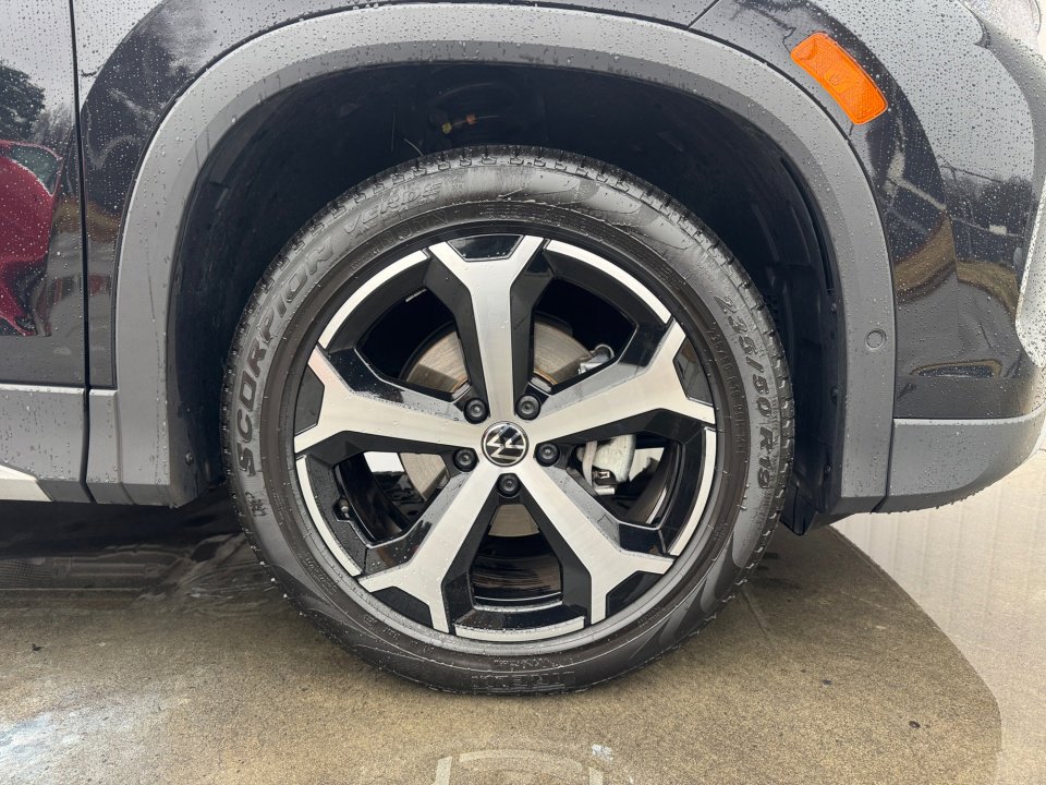 Used 2025 Volkswagen Tiguan SE image 27