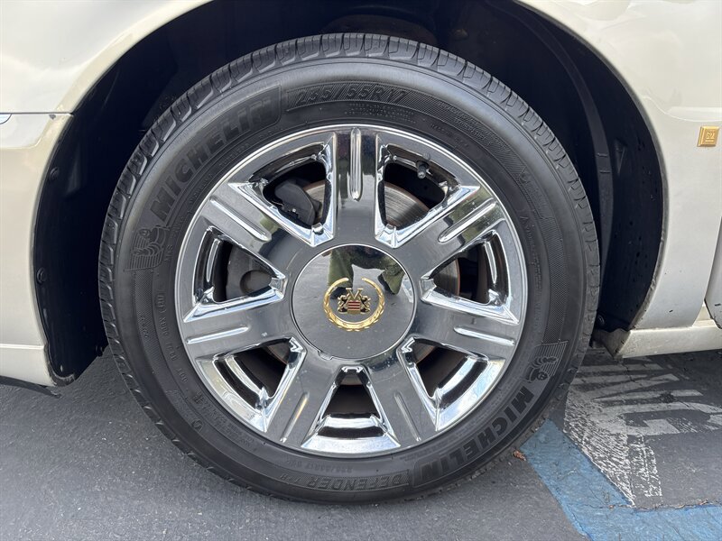 Used 2007 Cadillac DTS w/ Trunk Convenience Package FWD image 21