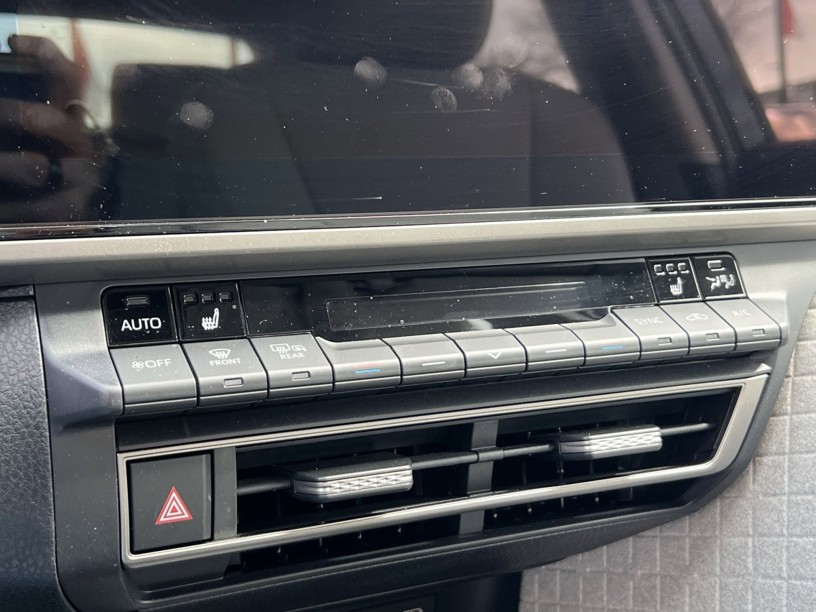 Used 2025 Toyota Camry XLE image 18