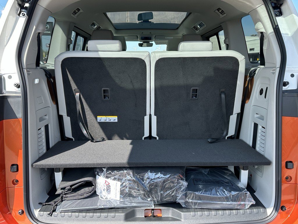 New 2025 Volkswagen ID. Buzz 1st Edition image 3