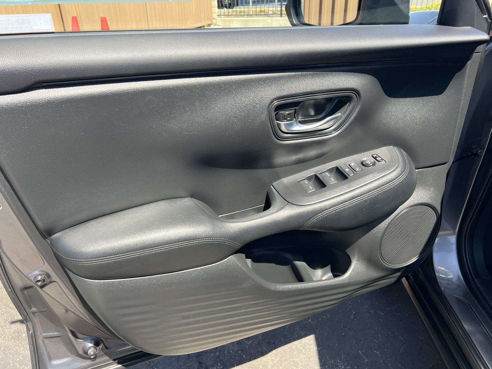 Certified 2023 Honda HR-V LX image 6