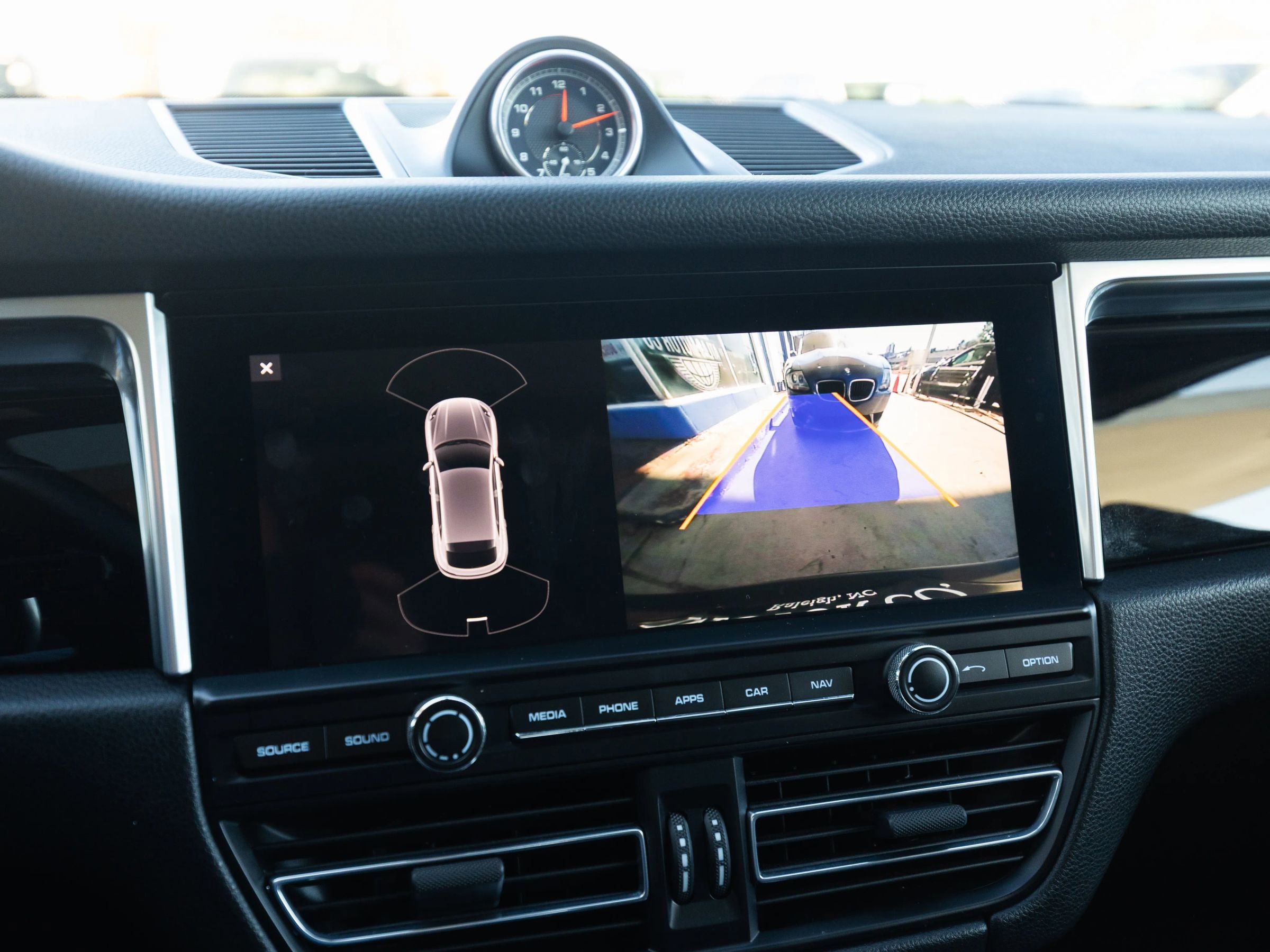 Used 2020 Porsche Macan image 36