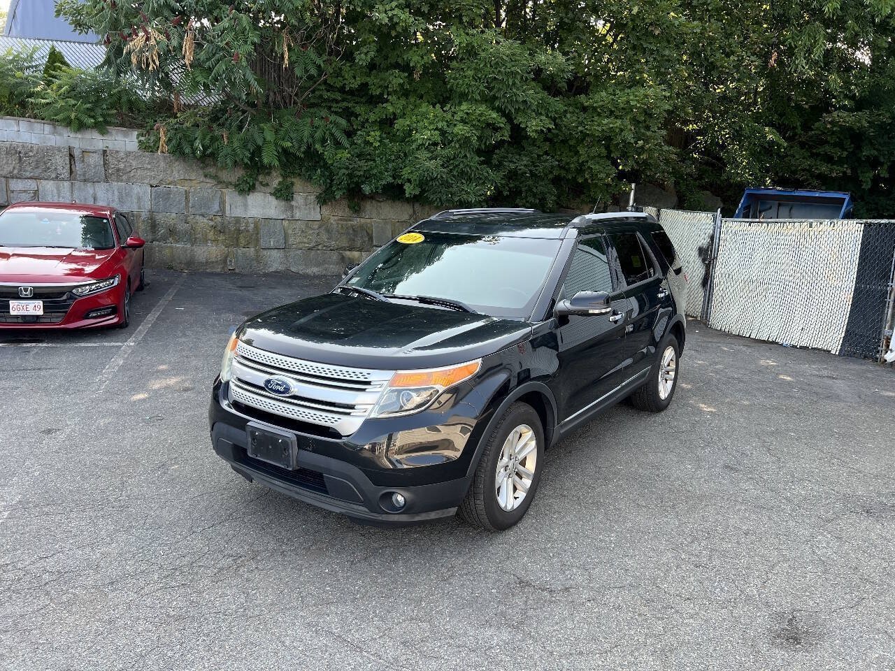 Used 2014 Ford Explorer XLT w/ Equipment Group 202A AWD/4WD image 3