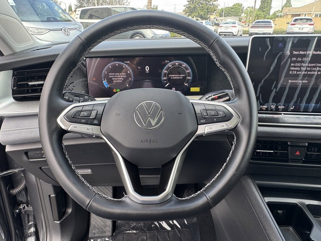 New 2025 Volkswagen Tiguan SE image 15