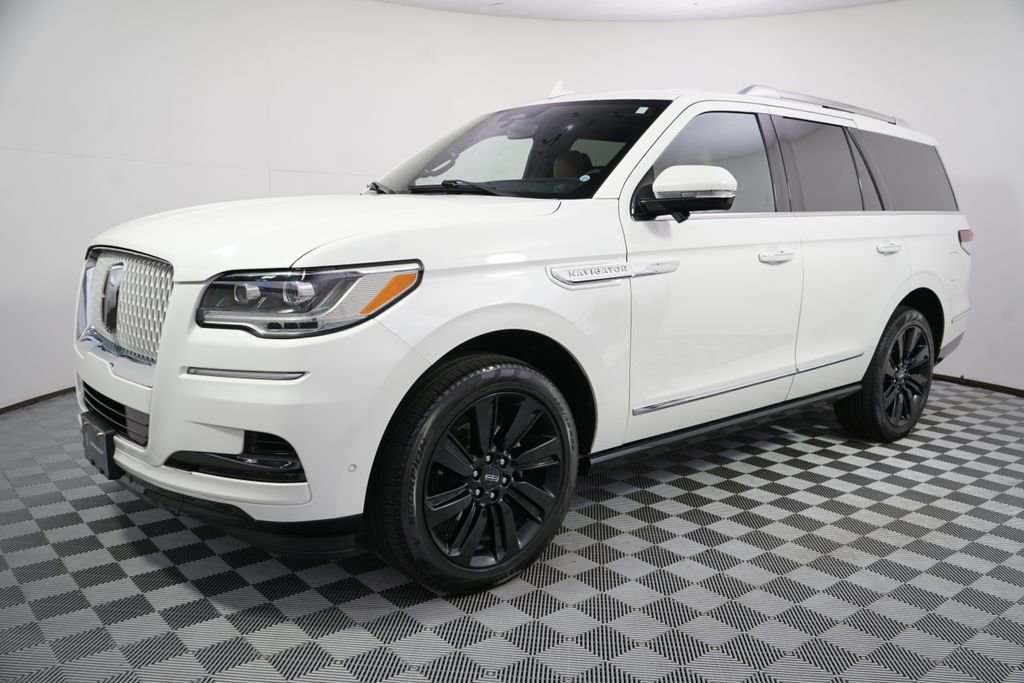 Used 2022 Lincoln Navigator Reserve AWD/4WD image 2