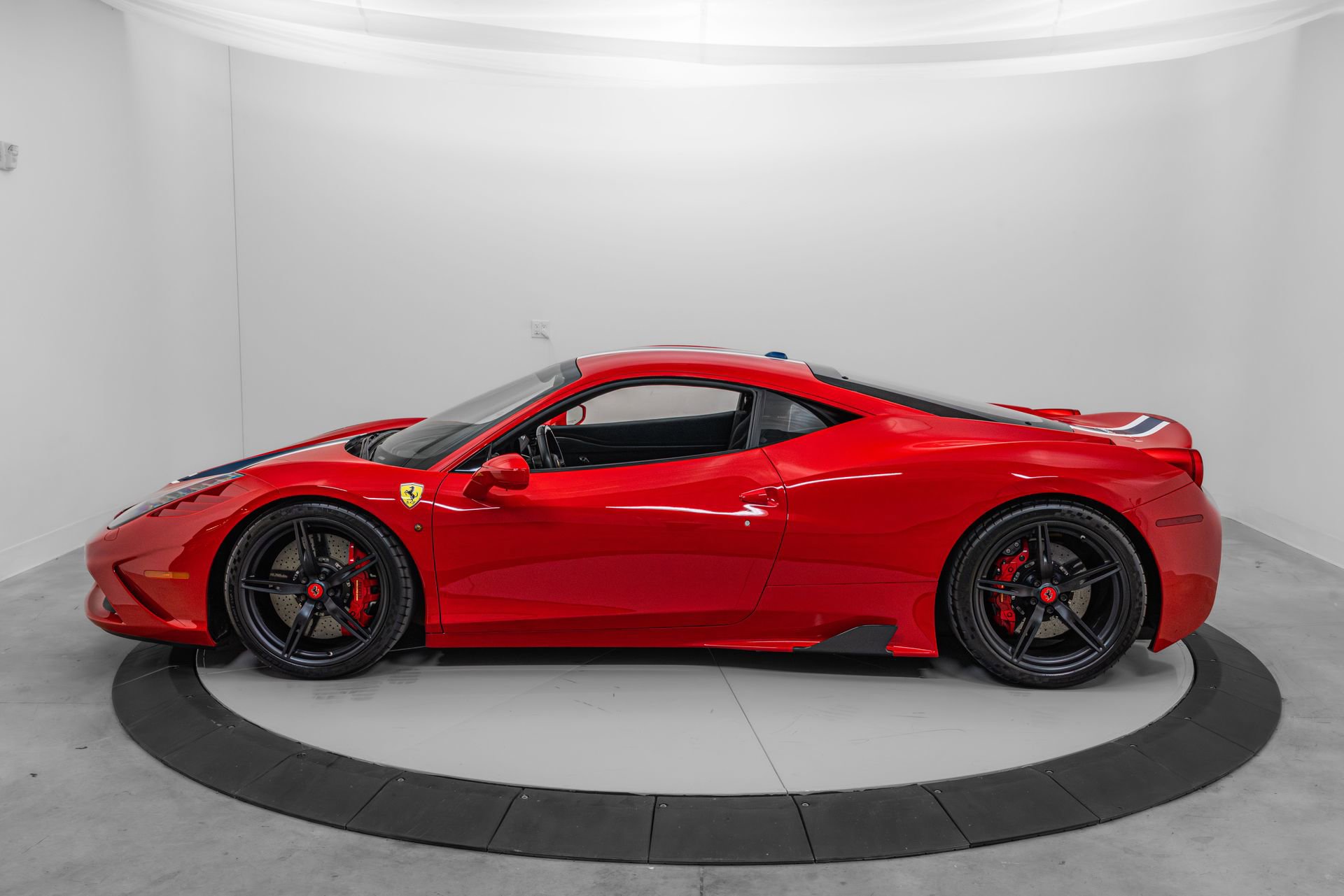 Certified 2015 Ferrari 458 Speciale Coupe RWD image 3