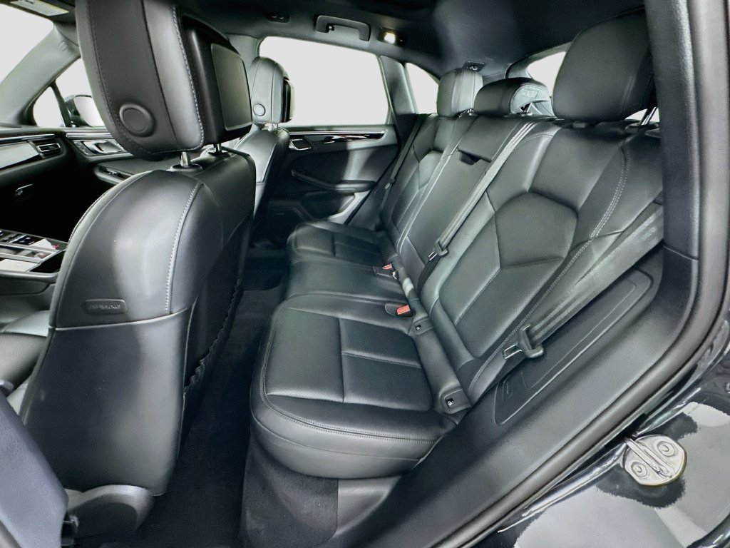 Certified 2024 Porsche Macan AWD/4WD image 24