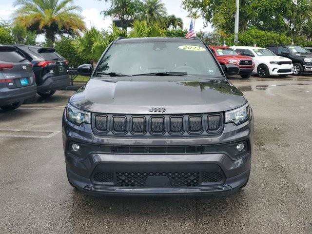 Used 2022 Jeep Compass Latitude image 2