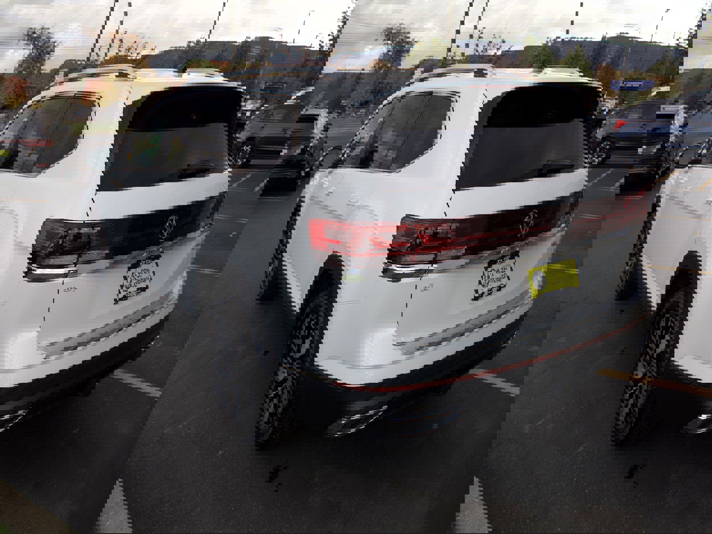 New 2025 Volkswagen Atlas SEL image 7
