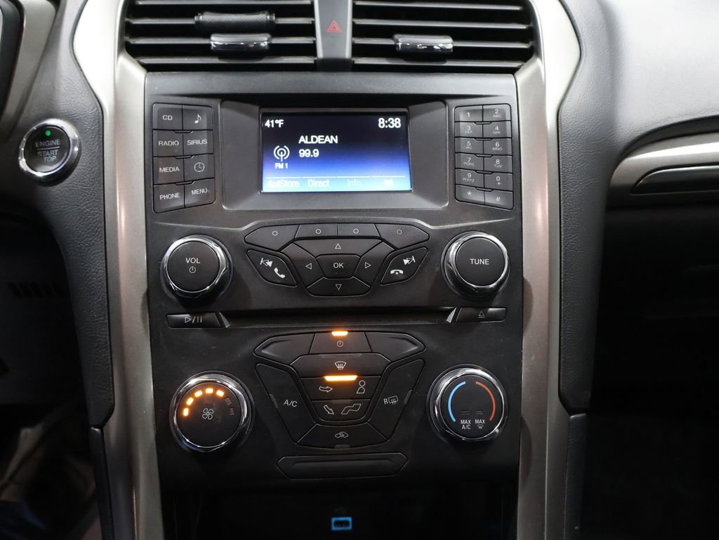 Used 2017 Ford Fusion SE image 26