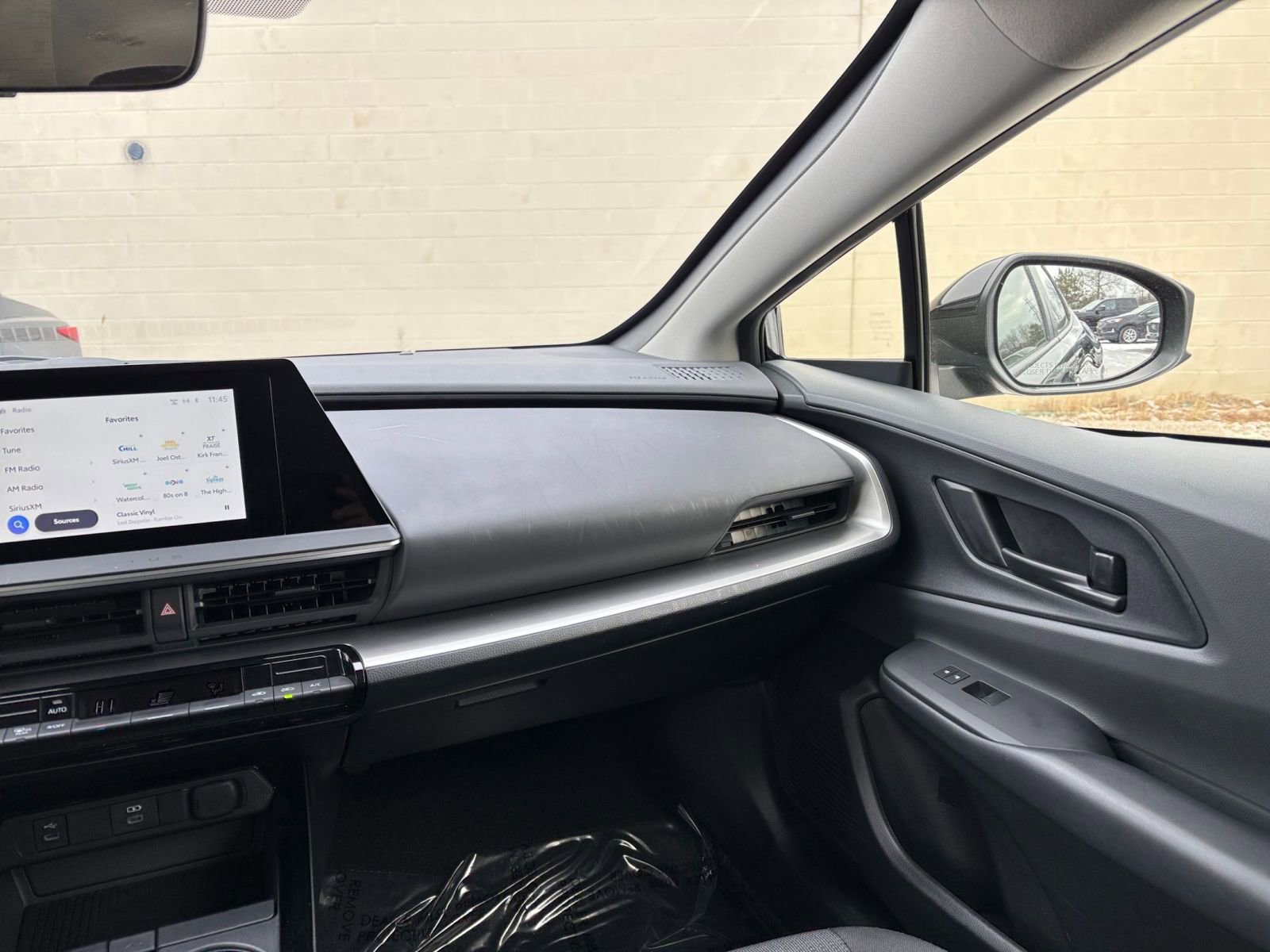 Used 2025 Toyota Prius LE image 33