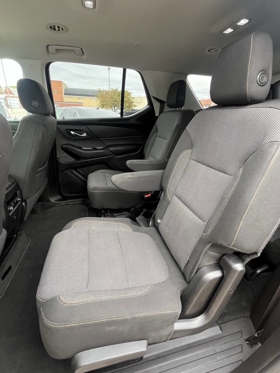 Used 2018 Chevrolet Traverse LT image 17
