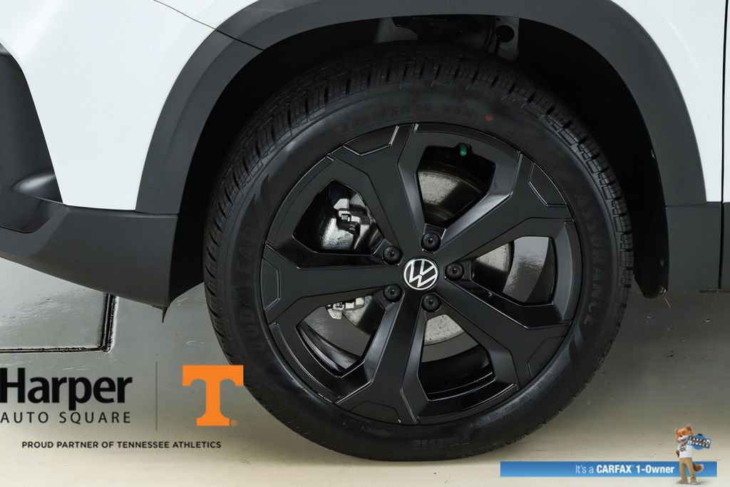 Used 2025 Volkswagen Taos SE image 5