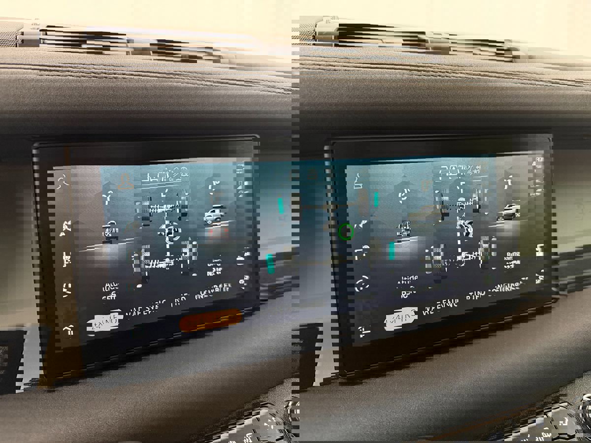 Used 2020 Land Rover Defender 110 First Edition image 33