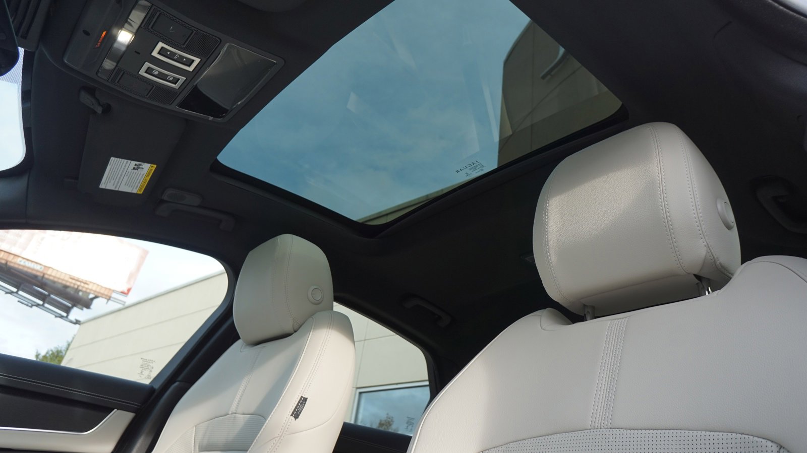 Used 2024 Jaguar XF R-Dynamic SE image 15