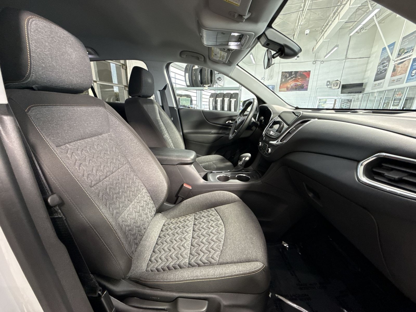 Used 2024 Chevrolet Equinox LT FWD image 40