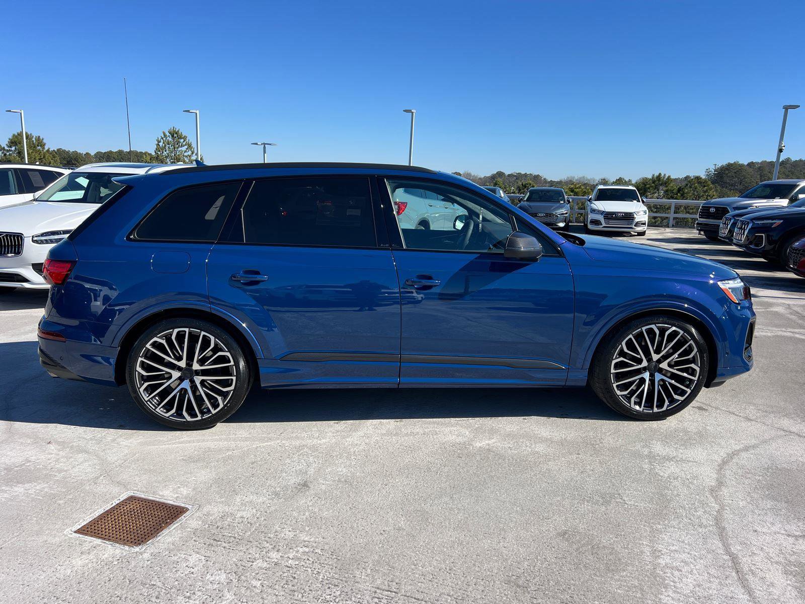 New 2026 Audi SQ7 Prestige AWD/4WD image 4