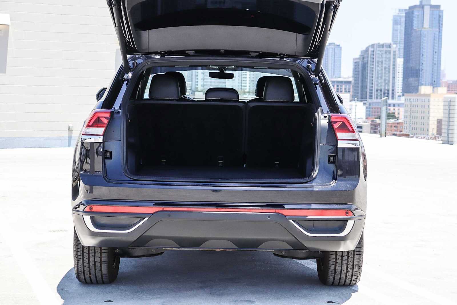 Certified 2020 Volkswagen Atlas Cross Sport SE FWD image 27