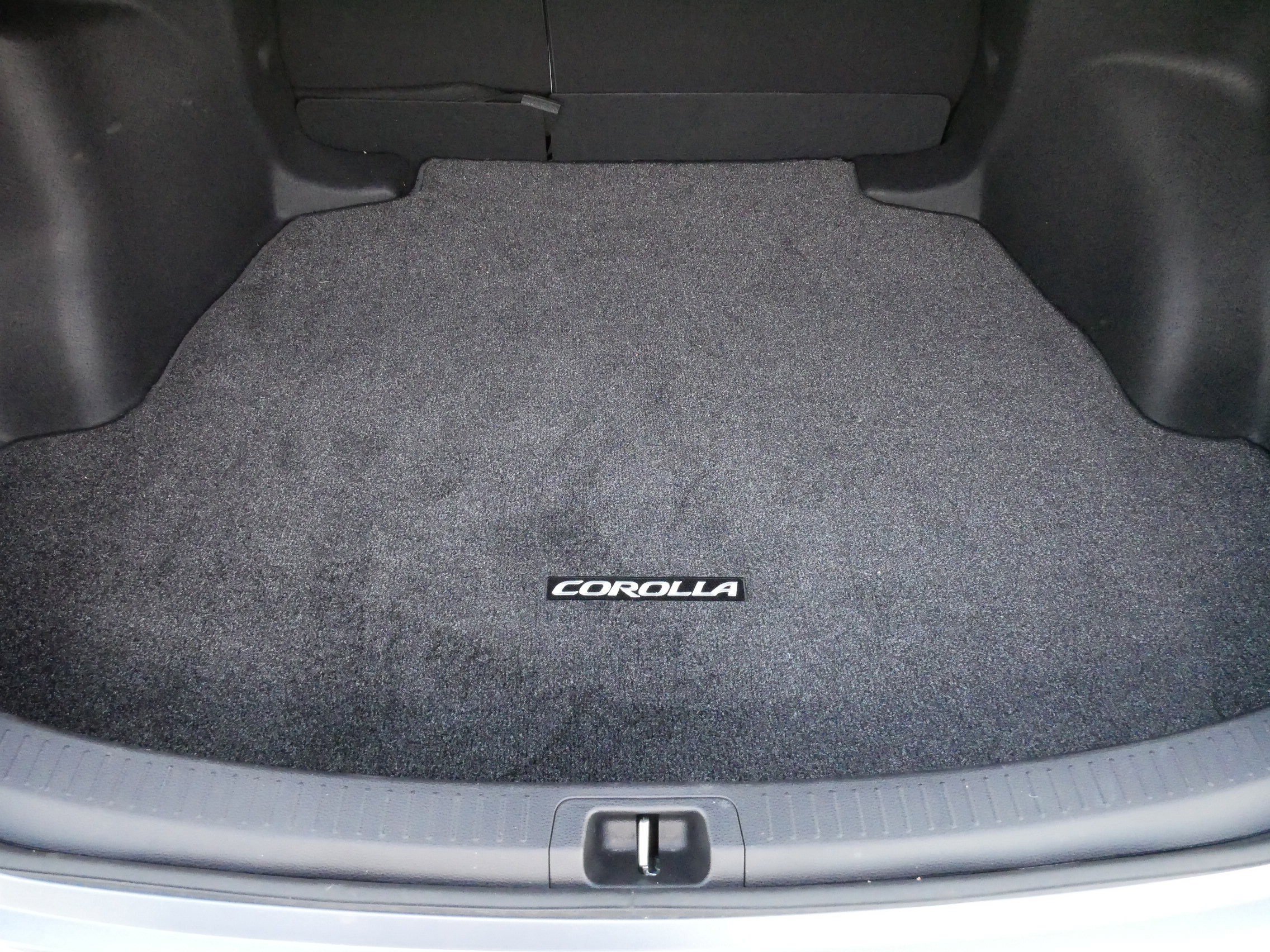 Used 2025 Toyota Corolla LE FWD image 18