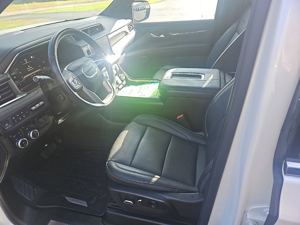 Used 2022 GMC Yukon Denali w/ Denali Premium Package image 15
