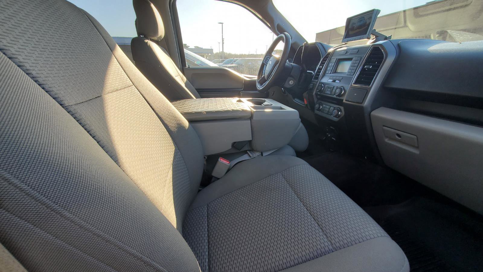 Used 2017 Ford F150 XLT image 4