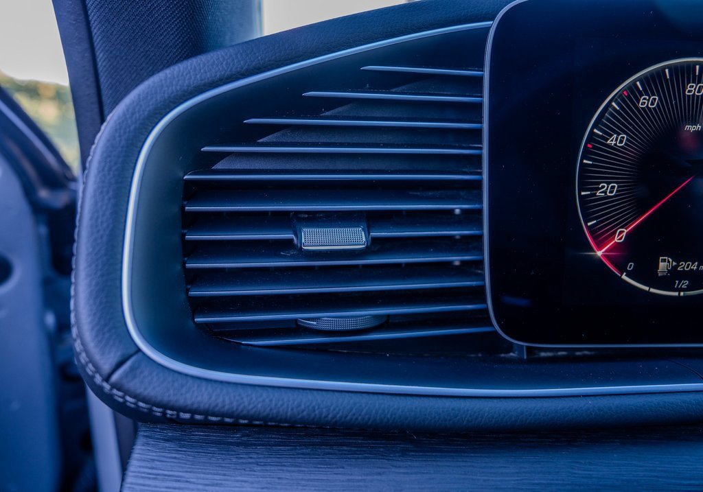 Used 2025 Mercedes-Benz GLS 450 4MATIC w/ AMG Line Exterior image 8