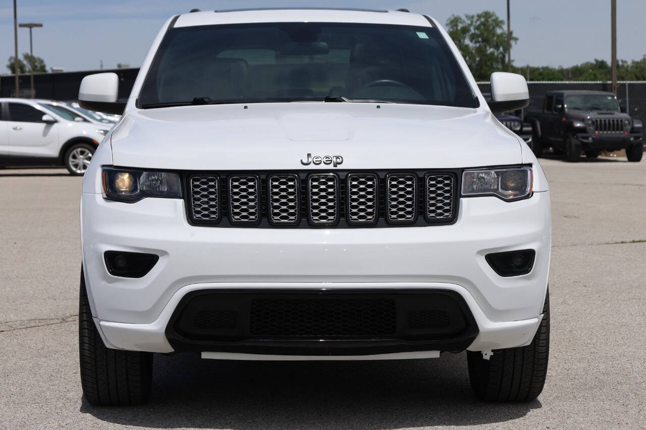 Used 2021 Jeep Grand Cherokee Laredo X AWD/4WD image 2