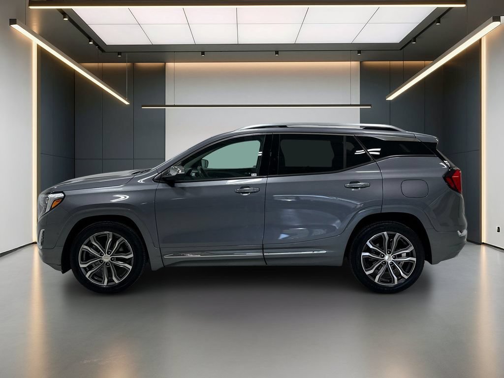 Used 2020 GMC Terrain Denali w/ Denali Premium Package FWD image 2