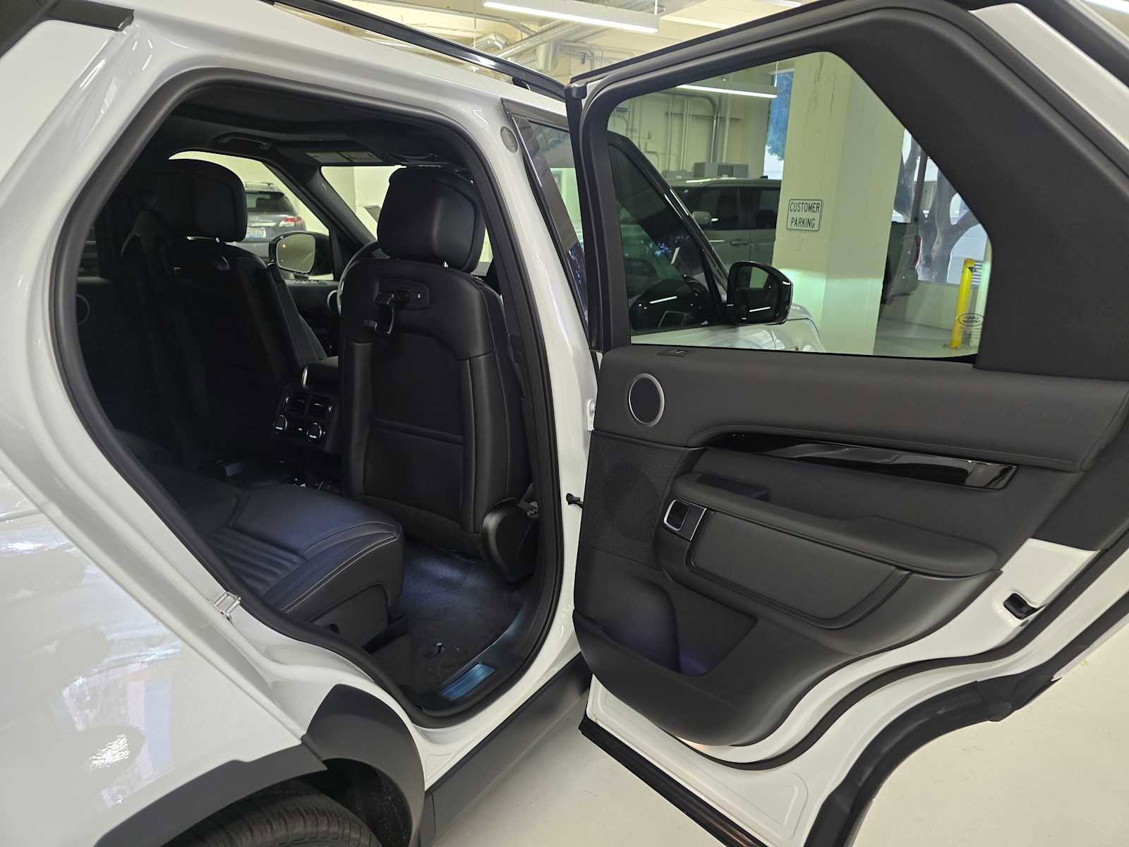 New 2026 Land Rover Discovery S AWD/4WD image 14