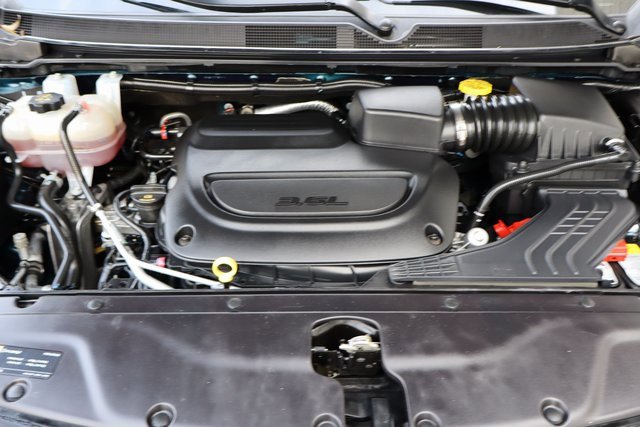 Used 2025 Chrysler Pacifica Limited image 32