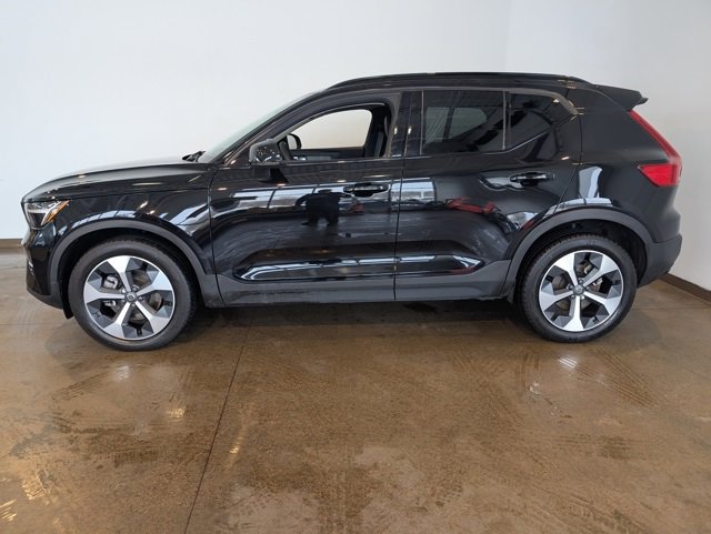 Used 2023 Volvo XC40 B5 Plus w/ Protection Package Premier image 3