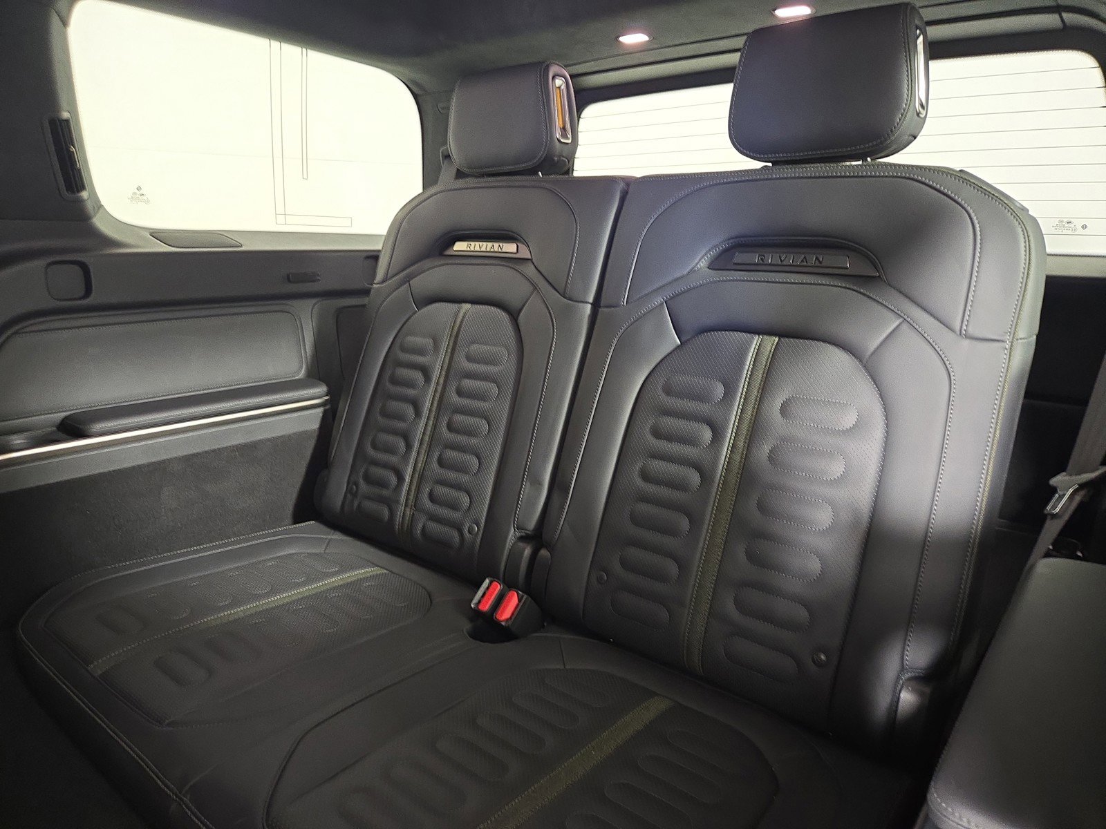 Used 2023 Rivian R1S Adventure AWD/4WD image 22