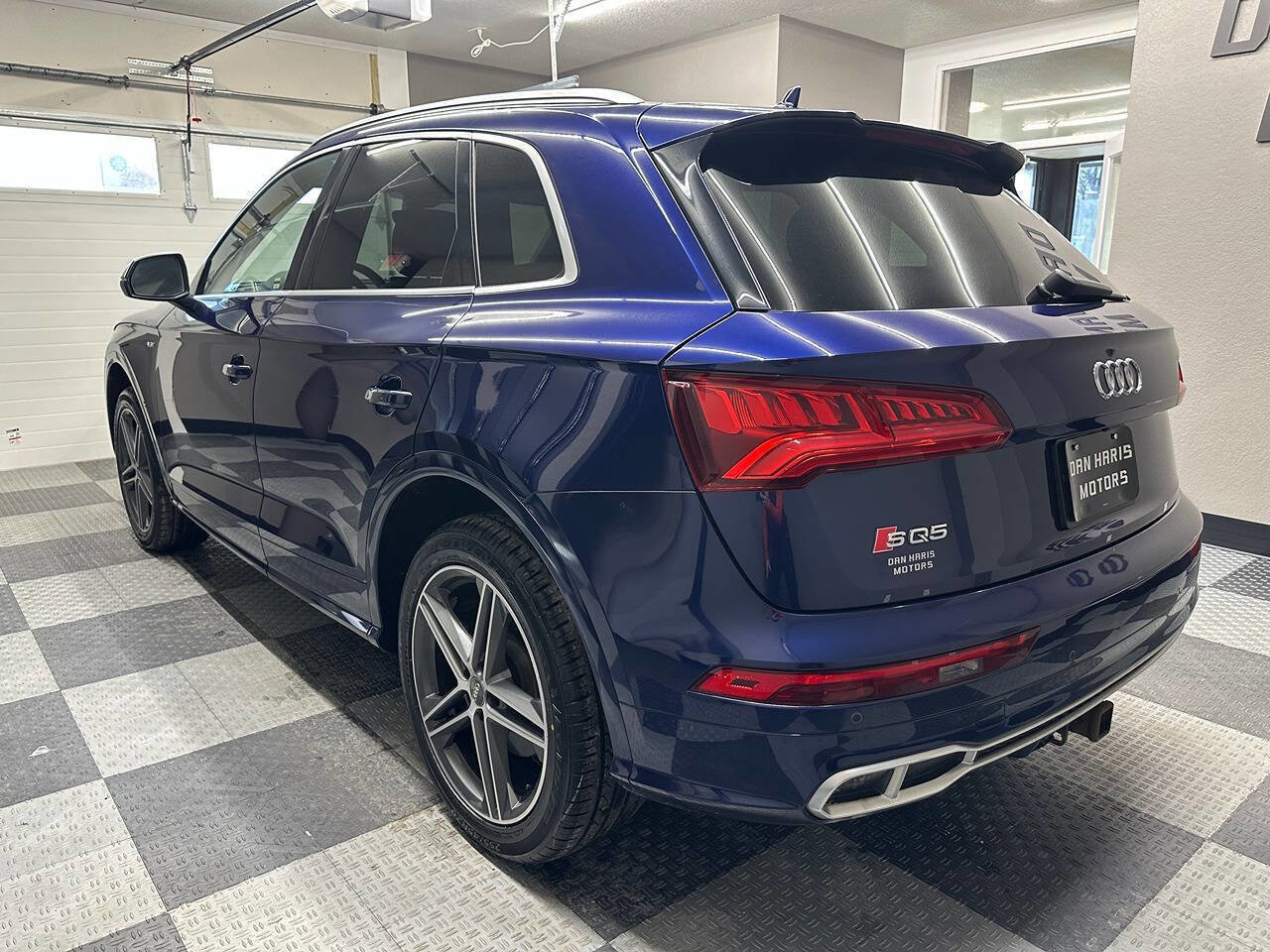 Used 2018 Audi SQ5 Premium Plus w/ Navigation Package image 9
