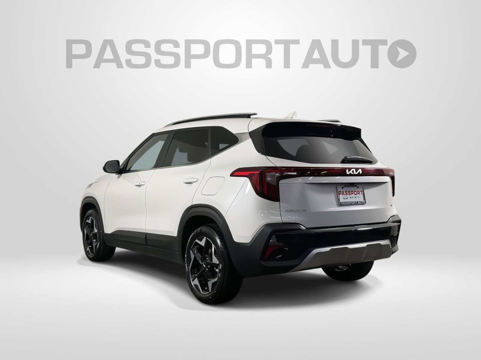 Used 2025 Kia Seltos EX w/ EX Sunroof Package AWD/4WD image 4