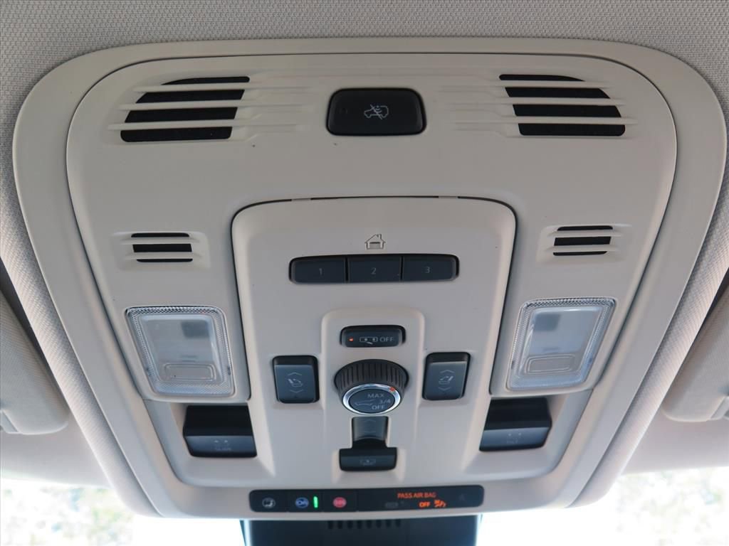 Used 2023 GMC Yukon Denali w/ Denali Reserve Package image 20