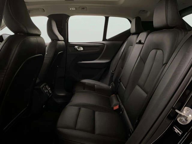 Used 2025 Volvo XC40 B5 Plus image 20