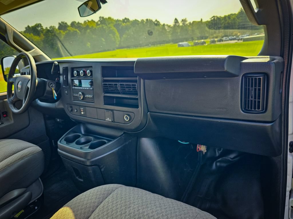 Used 2017 GMC Savana 2500 RWD image 27