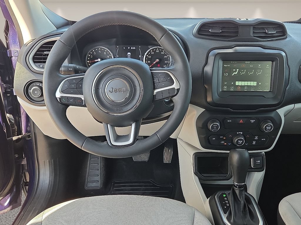 Used 2019 Jeep Renegade Latitude FWD image 12