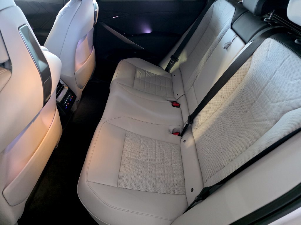 New 2027 BMW X5 xDrive50e w/ Climate Package AWD/4WD image 12