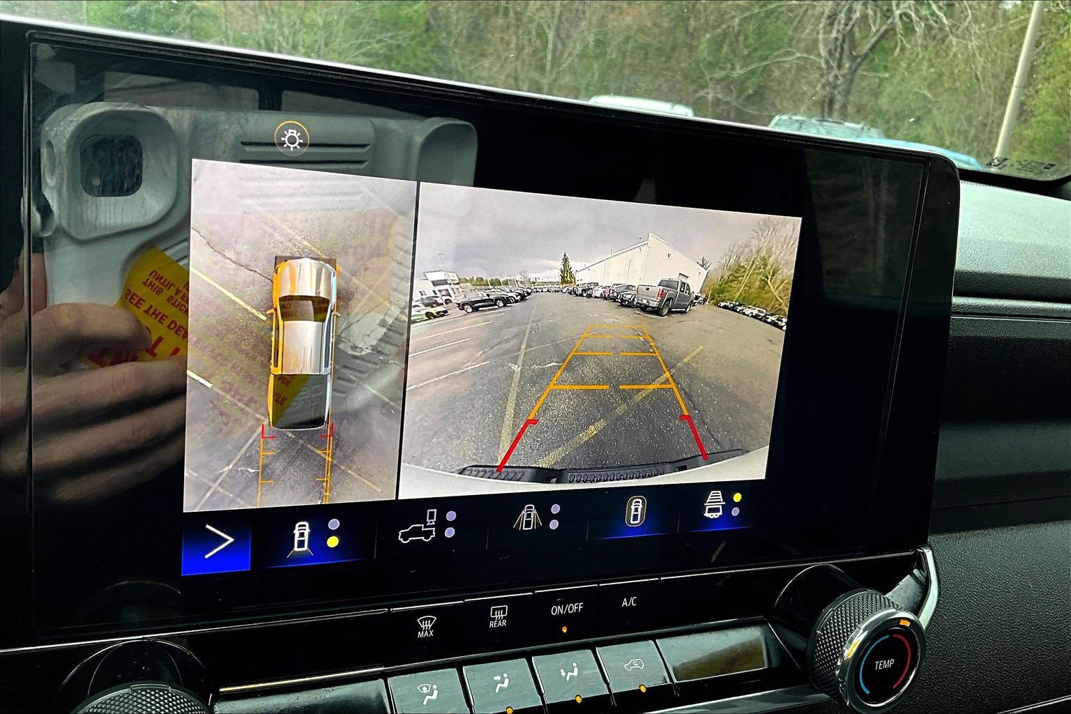 Used 2024 Chevrolet Colorado Trail Boss w/ Technology Package image 10