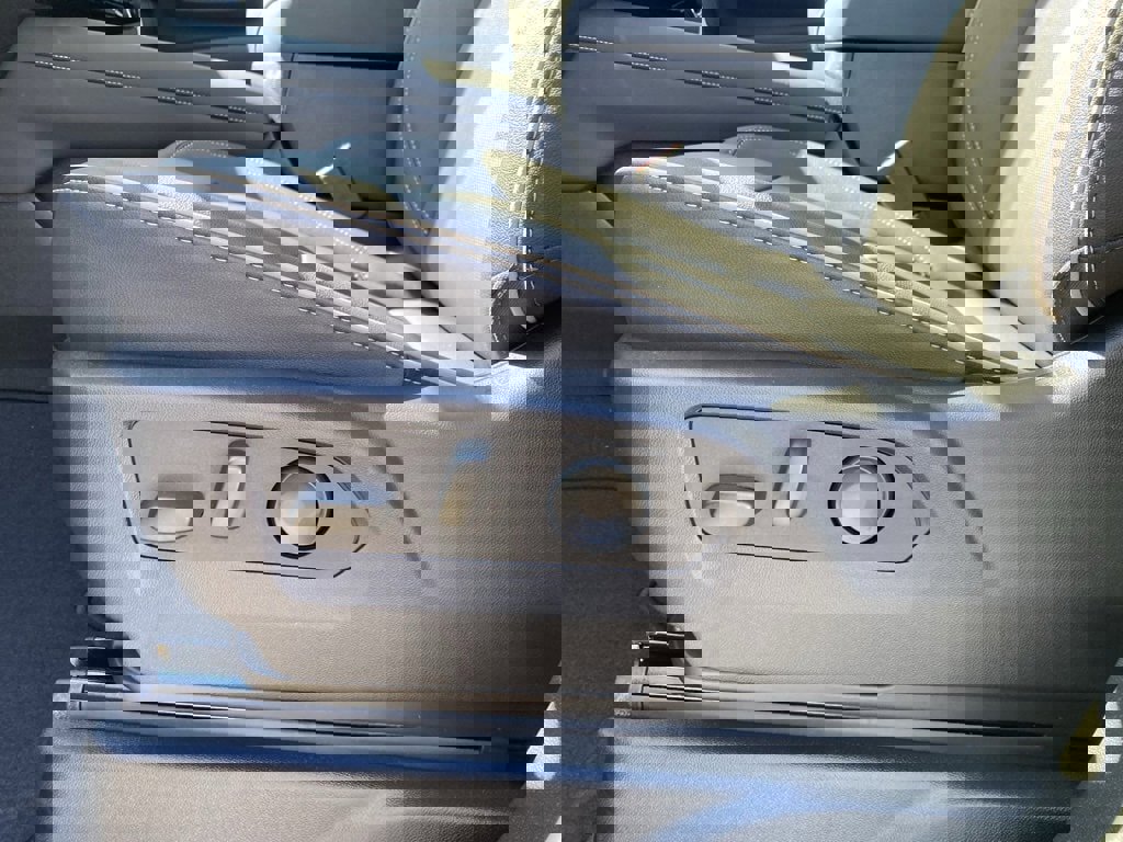 New 2025 Chevrolet Suburban Premier image 10