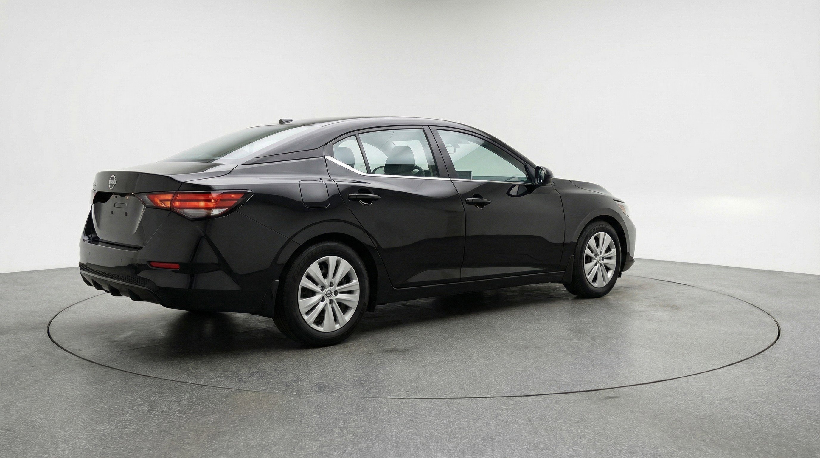 Used 2025 Nissan Sentra S FWD image 9