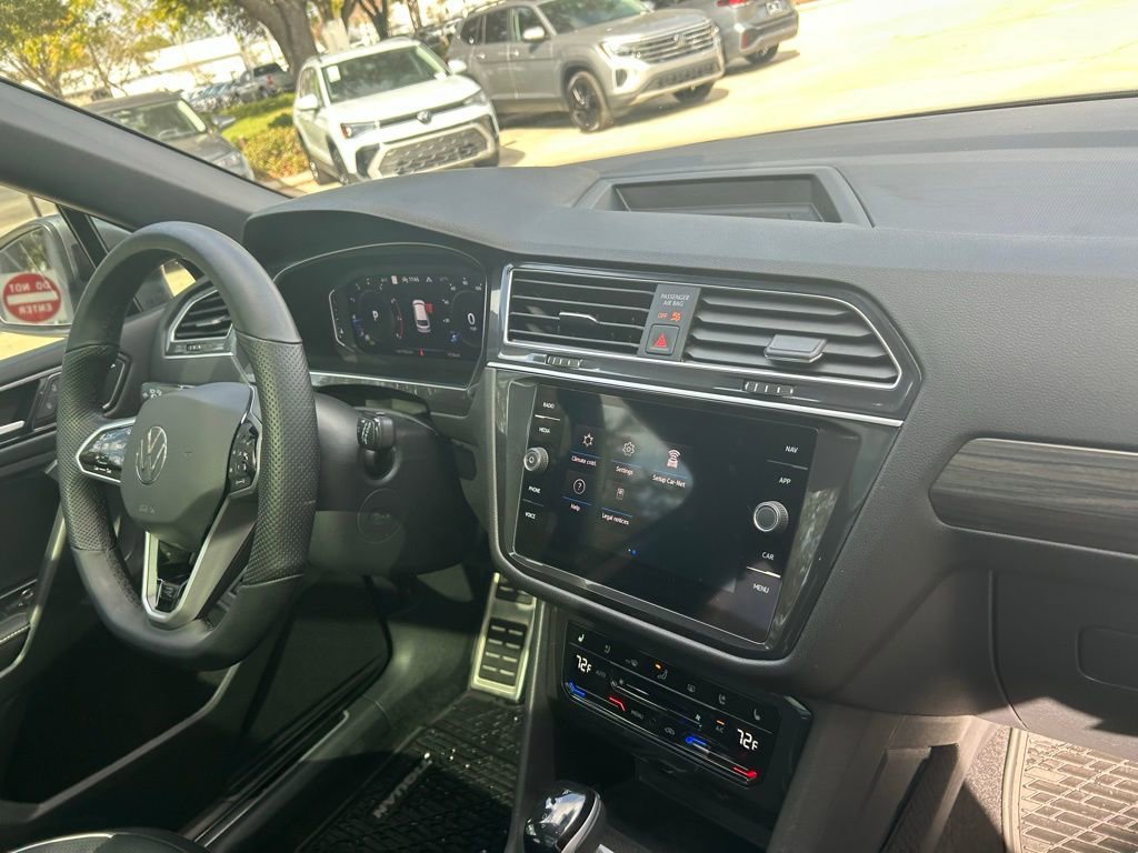 Used 2024 Volkswagen Tiguan SEL R-Line image 40