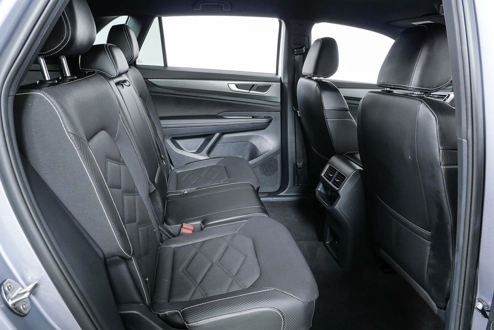 Certified 2024 Volkswagen Atlas Cross Sport SE FWD image 20